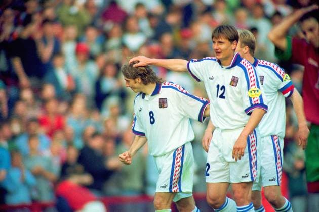 Czech soccer players Karel POBORSKY (L), Lubos KUBIK are seen celebrating after the quarterfinals victory match against Portugal. EURO 96, Birmingham, June 23, 1996. (CTKxPhoto MichalxDolezal)  o0 Jubel Freude