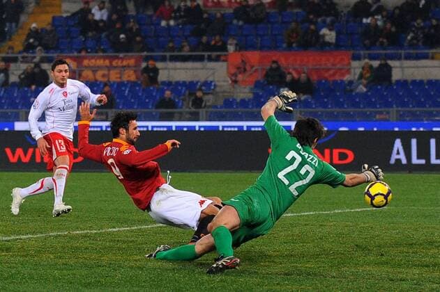 Tor von Mirko Vucinic (AS Rom, Mitte) -  o0 US Triestina Calcio