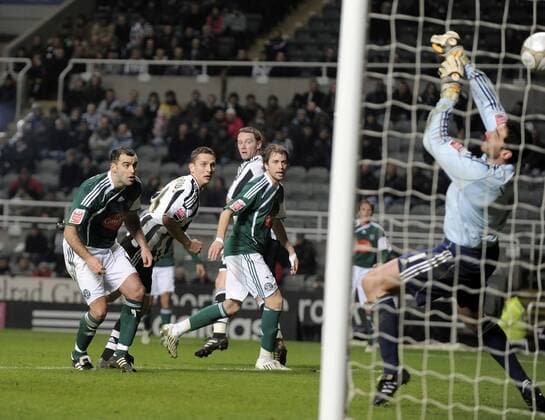 Newcastle s Peter Lovenkrands scores his second goal against Plymouth Argyle. FA Cup 3rd Round replay Newcastle United v Plymouth Argyle 13th January, 2010 EDITORIAL USE ONLY. No use with unauthorised audio, video, data, fixture lists, club league logos or live services. Online in-match use limited to 120 images, no video emulation. No use in betting, games or single club league player publications. o0 Tor