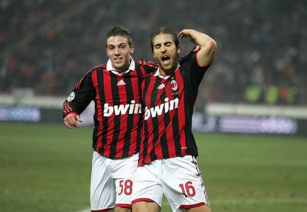 SIMONE VERDI (L), MATHIEU FLAMINI , AC Mailand (rot) - Novara Calcio (blau) - o0 Jubel, Freude