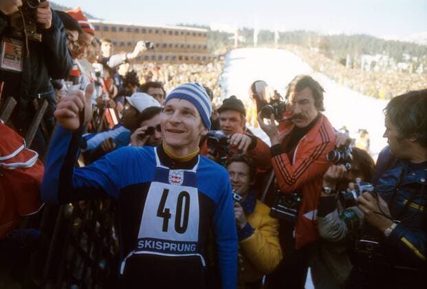 Hans Georg Aschenbach (DDR) - Olympiasieger Skispringen bei den Olympischen Winterspielen 1976 in Innsbruck Skispringen OS Winter Herren Olympische Winterspiele 1976, Olympia, Spiele, Ski Nordisch, Nordischer Skisport Einzelbild Innsbruck o0 Seefeld Freude,
