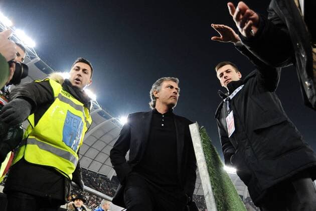 Serie A AS Bari (weiß) - Inter Mailand (blau) Trainer Jose Mourinho (Inter) 