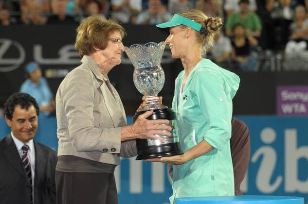 Elena Dementieva (RUS, R) is handed the winners trophy by Australian tennis legend Margaret Court after winning the Sydney Medibank International played at Sydney Olympic Park Tennis Centre, NSW, Australia. Icon17410011528 o0 Jubel, Freude, Sieg, Sieger, Finale, Siegerehrung Pokal, Trophäe, Objekte EDITORIAL USE ONLY