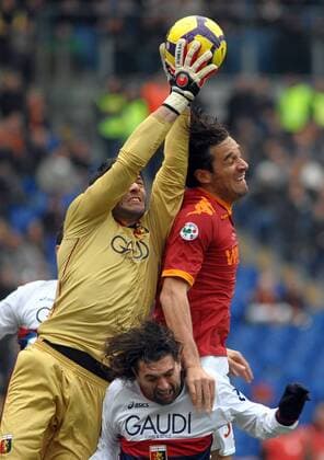Luca Toni (AS ROM, R) und Marco Amelia (genoa) roma 17-01-2010 serie a - AS ROM vs CFC Genua 1893 - massimoxoliva