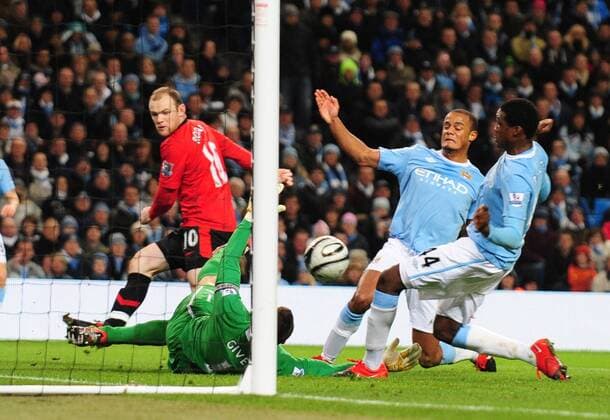 Shay Given (bottom) of Manchester City make a save from Wayne Rooney of Manchester United Carling Cup Semi Final 1st Leg - Manchester City (blue) vs Manchester United (red) - 19th January, 2010 EDITORIAL USE ONLY. No use with unauthorised audio, video, data, fixture lists, club league logos or live services. Online in-match use limited to 120 images, no video emulation. No use in betting, games or single club league player publications. o0 Spannung