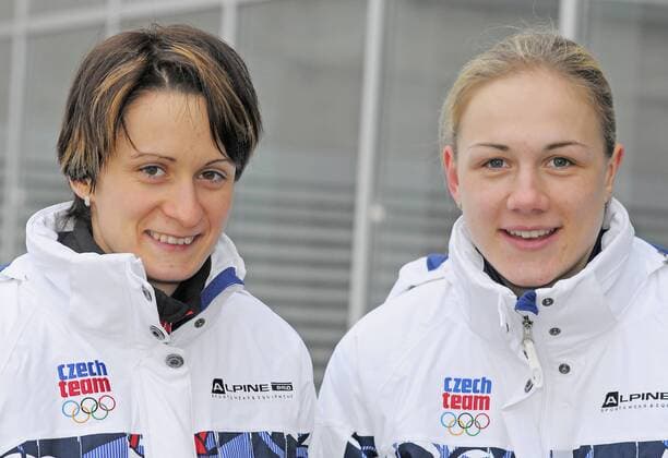 Czech speed skater Martina Sablikova (left) and Karolina Erbanova, Thursday, January 21, 2010. (CTKxPhoto VojtechxVlk) 