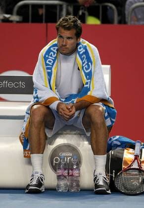 Melbourne, Tommy Haas (GER) sitzt während der Spielpause und schaut nachdenklich o0 Thomas