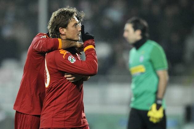 Turin, Juventus Turin (schwarz weiß) - AS Rom (rot): Jubel Francesco Totti  o0 Freude