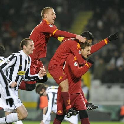 Turin, Juventus Turin (schwarz weiß) - AS Rom (rot): Jubel Francesco Totti (re.)  o0 Freude