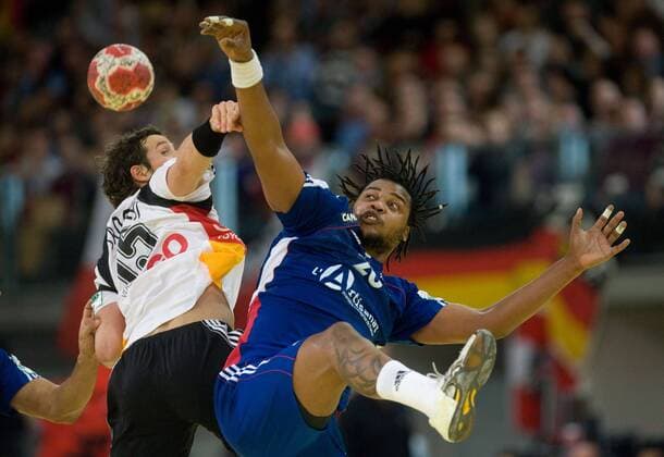 Torsten Jansen (L) of Germany vs Cedric Sorhaindo of France during the Men s Handball European Championship Main Round match between Germany and France at the Olympia Hall on January 24, 2009 in Innsbruck, Austria. France defeated Germany 24:22 -  o00 Aufmacher kurios Dynamik