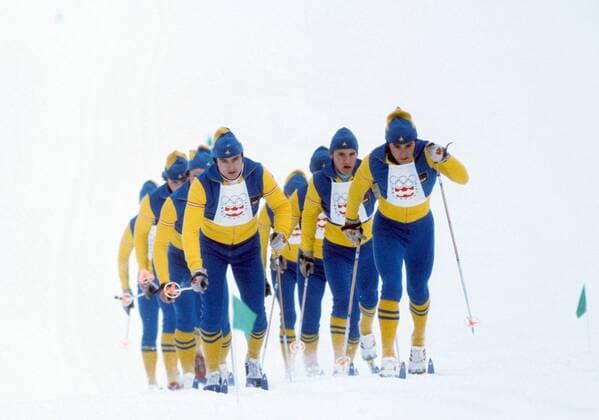 Streckenposten der Olympischen Spiele 1976 in Innsbruck Nordischer Skilauf OS Winter Herren Olympische Spiele Innsbruck 1976, Winterspiele, Ski Nordisch, Skisport, Langlauf Gruppe Seefeld