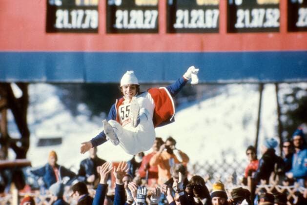 Nikolay Bazhukov (UdSSR), Olympiasieger 1976 in Innsbruck über die 15km, wird gefeiert Nordischer Skilauf OS Winter Herren Olympische Spiele Innsbruck 1976, Winterspiele, Ski Nordisch, Skisport, Langlauf Gruppe Innsbruck, Seefeld Freude, Begeisterung,