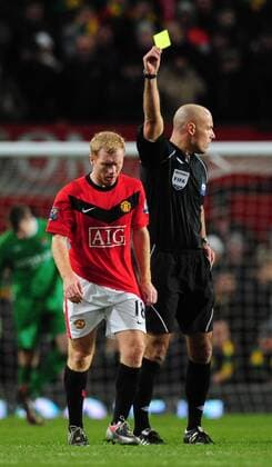 Yellow card for Paul Scholes (L) of Manchester United - Carling Cup, Semi Final 2nd Leg, Manchester United - Manchester City, 27th January, 2010 - EDITORIAL USE ONLY. No use with unauthorised audio, video, data, fixture lists, club league logos or live services. Online in-match use limited to 120 images, no video emulation. No use in betting, games or single club league player publications. o0 gelbe Karte