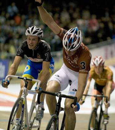 Radsport Berlin - Velodrom, 99. Berliner Sechstagerennen: Jubel Roger KLUGE (GER) dahinter links Peter SCHEP (NED)