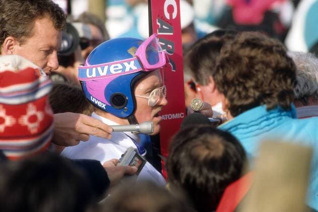 Michael Eddie The Eagle Edwards (Großbritannien) gibt Interviews Skispringen OS Winter Herren Olympische Spiele 1988, Winterspiele, Ski Nordisch, Skisport Gruppe Calgary