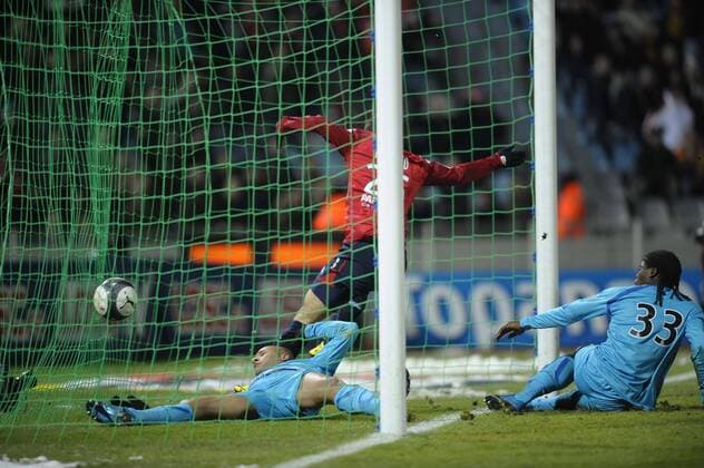OSC LILLE (Rot) vs RC LENS (Blau): - L1 - 30.01.2010 - Lille s Eden Hazard trifft zum 1:0 JBAUTISSIER  o0 Tor