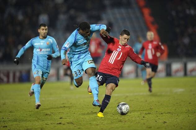 OSC LILLE (Rot) vs RC LENS (Blau): - L1 - 30.01.2010 - DUEL EDEN HAZARD r. Christopher Aurier JBAUTISSIER 
