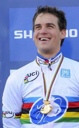 Czech Zdenek Stybar celebrates after he won the Men Cyclocross World Championships in Tabor, Czech Republic, on Sunday, Jan. 31, 2010. (CTKxPhoto DavidxVeis)  VEI 14 o0 Jubel, Freude, Sieg, Sieger, Weltmeister, Siegerehrung, Medaille, Objekte, Gold, Goldmedaille