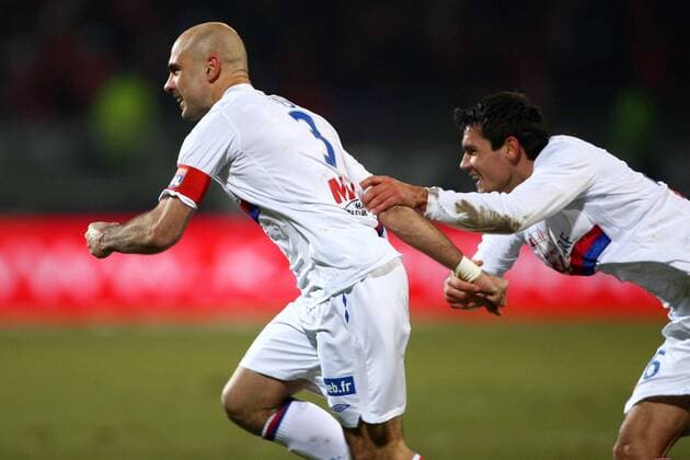 Olympique Lyon (weiß) - Paris St. Germain (blau): Cris (li.) und Dojan Lovren (Lyon) - Jubel - 31.01.10 - EddyLEMAISTRE  o0 Freude
