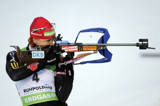 Kati WILHELM (Deutschland) Aktion Biathlon Massenstart der Frauen 16.1.2010 o0 Sponsor, Werbepartner, Werbung, Wirtschaft DKB Knauf Viessmann Litexpress Lite Xpress