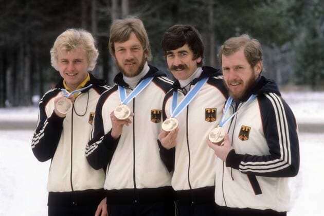 Die 4x7,5km Staffel der BR Deutschland belegt bei den Olympischen Spielen 1980 in Lake Placid den 3. Platz, v. li.: Peter Angerer, Gerhard Winkler, Hans Estner, Franz Bernreiter Biathlon OS Winter Herren Olympische Spiele 1980, Winterspiele Gruppe Lake Placid