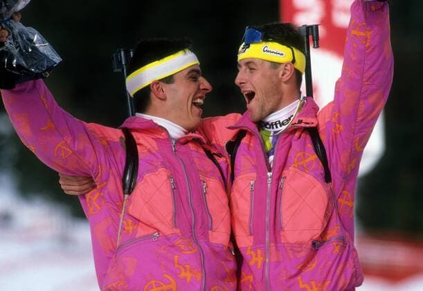 10km Olympiasieger Mark Kirchner (re.) und der zweitplazierte Ricco Groß (beide Deutschland) freuen sich 1992 in Albertville über ihren Doppelsieg Biathlon OS Winter Herren Olympische Spiele Albertville 1992, Winterspiele Gruppe Les Saisies Freude, Begeisterung,