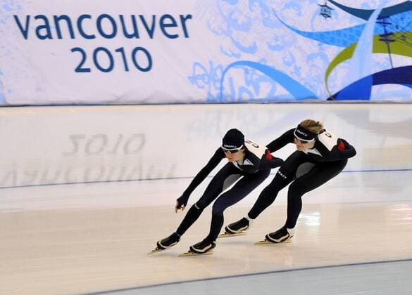 Czech speedskaters Martina Sablikova (left) and Karolina Erbanova (right) during their training in Vancouver, February 11, 2010. (CTKxPhoto RomanxVondrous)  VND 6 o0 Schriftzug