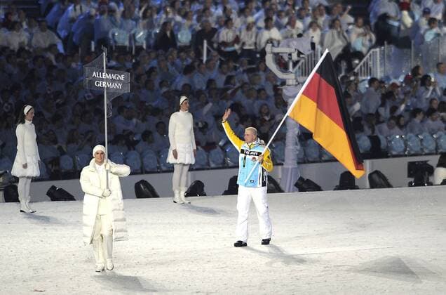 Einmarsch der Nationen, Deutschland, GER, Fahnentraeger Andre LANGE (Bob) , Nation, Mannschaft, Team, Eröffnungsfeier am 12.02.2010 XXI. Olympische Winterspiele 2010, vom 12.02. - 28.02.2010 in Vancouver Kanada Bobsport