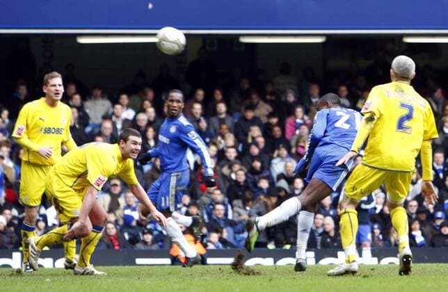Football Chelsea s Salomon Kalou (2.R) scores Chelsea 4th Goal FA Cup Fifth Roumd Chelsea FC London v Cardiff City at Stamford Bridge 13 02 2010. 