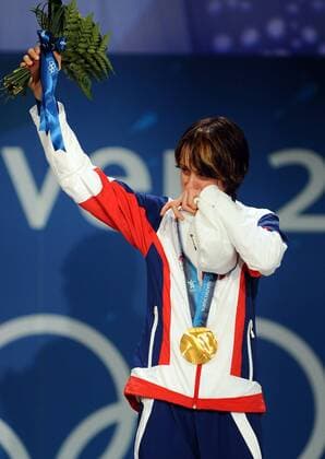 Martina Sablikova of the Czech Republic celebrates her gold medal in women s 3000 meter speed skating during a Medal Ceremony at BC Place in Vancouver, Canada, during the 2010 Winter Olympics on February 14, 2010.  OLY20100214123 o0 Olympiasieg Sieg Siegerehrung Medaille Freude Objekte