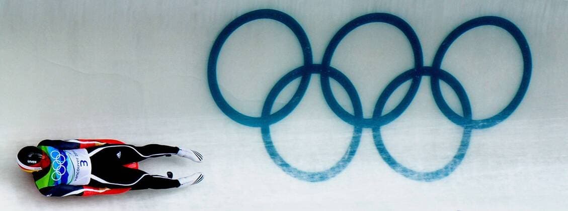 Germany s Felix Loch competes during the men s singles final of luge in the 2010 Olympic Winter Games at the Whistler Sliding Centre, Canada, Feb. 14, 2010. Felix Loch claimed the title of the event. (6)  o0 Olympische Ringe Olympiaringe