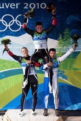 Olympic Winter Games Vancouver 2010 - Olympische Winter Spiele Vancouver 2010, Luge (Men s Single), Rodeln, Rennrodeln, Gold medalist Felix Loch, GER, is held in the air by his teamate David Moeller, GER, (L) and Armin Zoeggeler, ITA, (R) during the flower presentation after the Men s Single Luge competition during the 2010 Vancouver Winter Olympics at the Whistler Sliding Centre in Whistler, British Columbia, Sunday, Feb. 14, 2010. xHOCHxZWEIx xnewsportx  o0 Jubel Freude Sieg Olympiasieg