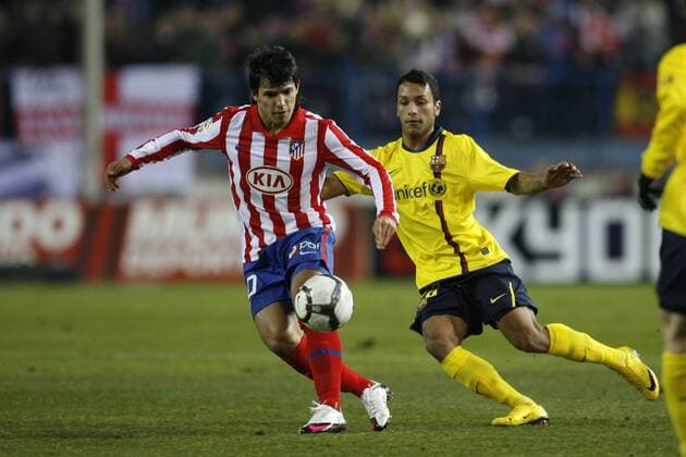 Atletico Madrid (red) vs FC Barcelona (yellow) - Jeffren Suarez (Barcelona)-Sergio Kun Agüero(Atletico)  (0000013083)
