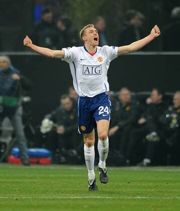 Darren Fletcher of Manchester United celebrates 