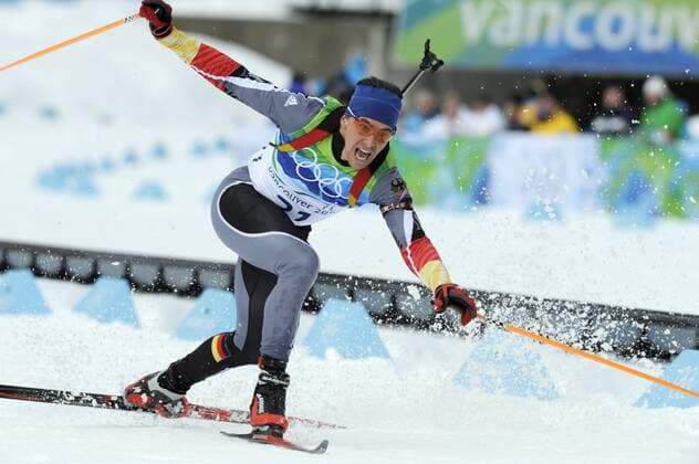 Michael GREIS (GER), Zieleinlauf,Sturz, Langlauf, Biathlon,12,5 km Verfolgung der Männer, 16.02.2010. XXI. Olympische Winterspiele 2010, vom 12.02. - 28.02.2010 in Vancouver Kanada.