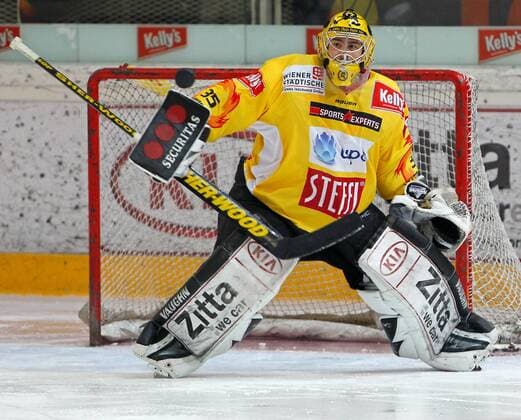 EISHOCKEY - EBEL, Capitals vs VSV WIEN,AUSTRIA,16.FEB.10 - DIVERS, EISHOCKEY - EBEL, Erste Bank Eishockey Liga, EV Vienna Capitals vs VSV Villach. Bild zeigt Frederic Cassivi (Capitals). 
