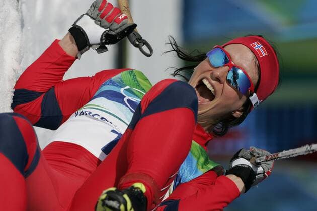 Marit BJOERGEN, NOR, jubelt im Ziel, Jubel, 1. Platz Olympiasiegerin Langlauf cross cuntry individual Sprint classic der Frauen Damen, am 17.02.2010 XXI. Olympische Winterspiele 2010, vom 12.02. - 28.02.2010 in Vancouver Kanada -  o0 Olympiasieg Sieg Jubel Freude