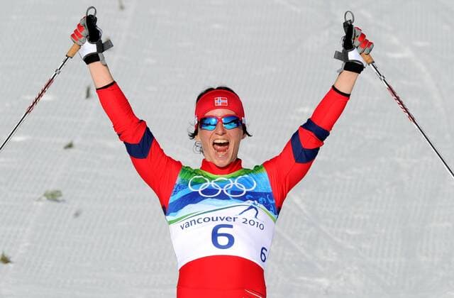 (100219) -- WHISTLER, Feb. 19, 2010 -- Norway s Marit Bjoergen jubilates after the women s 15km pursuit of cross-country skiing at the 2010 Winter Olympic Games in Whistler, Canada, Feb. 19. 2010. Marit Bjoergen won the title of the event with a time of 39:58.1.  o0 Jubel, Freude, Olympiasieg, Sieg o00 Emotionen