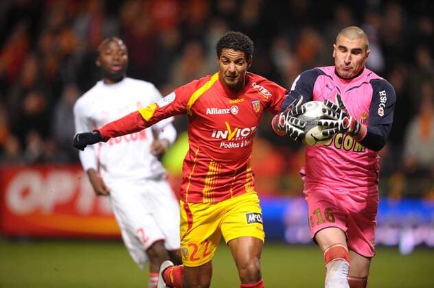 RC LENS (rot) AS MONACO (weiß) - L1 - 20.02.2010 - Issam JEMAA (L) Stephane RUFFIER 