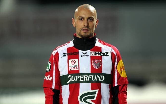 FUSSBALL - BL, Kapfenberg vs Ried KAPFENBERG,AUSTRIA,20.FEB.10 - FUSSBALL - tipp3 Bundesliga powered by T-Mobile, KSV Superfund vs SV Ried, Fototermin. Bild zeigt Antonio Di Salvo (Kapfenberg).  o0 Kapfenberger