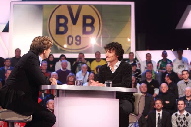 Moderator MICHAEL STEINBRECHER (li.), MATS HUMMELS (Borussia Dortmund Deutschland) - ZDF SPORTSTUDIO, MAINZ 20.02.10