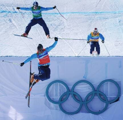 Feb. 21, 2010 - Vancouver, BC, Canada - VANCOUVER, BC: FEBRUARY 21, 2010 -- Skiers test the course prior to the start of the men s ski cross during the Vancouver 2010 Olympic Winter Games Canada at Cypress Mountain in North Vancouver, BC Sunday, February 21, 2010. - ZUMAw51 o0 olympische Ringe, Olympiaringe Totale Symbole Sprung Dynamik