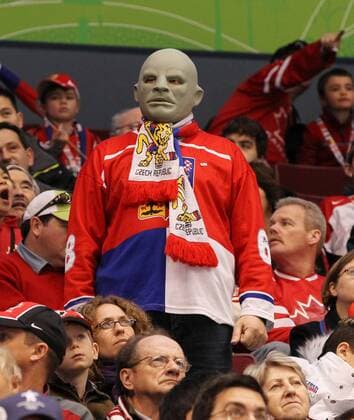 Czech Republic Fan as Fantomas - ZUMAw51 o0 Fan, Eishockeyfan, Publikum Kostüm, Kostümierung, kostümiert, Verkleidung, verkleidet Maske
