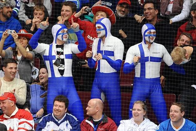 Fans from Finland cheer on their team -  OLY2010022184 o0 Gesichtsbemalung, Bemalung, bemalt, Nationalfarben, Landesfarben kurios