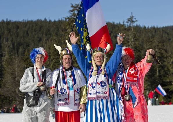 French fans cheer for their athletes in Biathlon Men s 15 km Mass Start during Vancouver 2010 Winter Olympics at the Whistler Olympic Park in Whistler, , February 21, 2010.  OLY20100221829 o0 Asterix und Obelix o0 kurios verkleidet Zuschauer Verkleidung