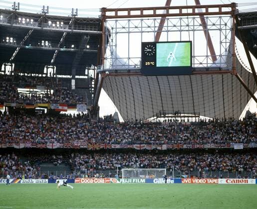 Stadio delle Alpi in Turin, Austragungsort WM Halbfinale 1990 - DEUTSCHSPRACHIGE SPORTZEITSCHRIFTEN UND -ZEITUNGEN NUR NACH RÜCKSPRACHE Fußball WM Herren WM 1990, Länderspiel, Nationalteam, Mfdia, quer, Halbfinale Totale Turin