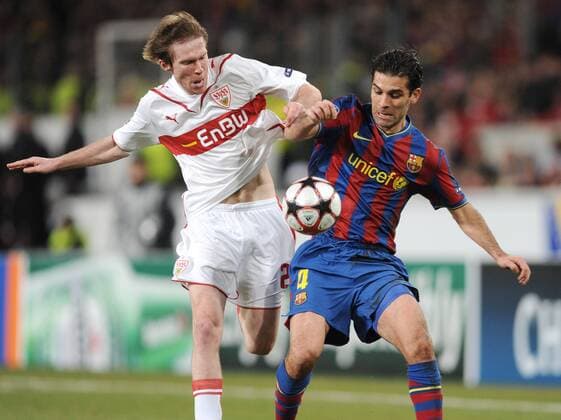 23-02-2010, Fussball, Champions League, Achtelfinale, VFB STUTTGART (weiß) - FC BARCELONA Saison 2009 2010, Aliaksandr Hleb (VfB Stuttgart), links, gegenen Rafael Marquez (FC Barcelona) o0 Barca