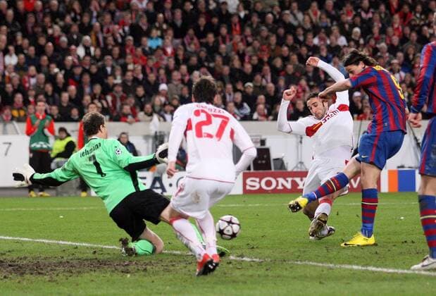 VfB Stuttgart (weiß) - FC Barcelona: v.l. , Jens Lehmann, Stuttgart, Stefano Celozzi, Stuttgart, Cristian Molinaro, Stuttgart, Zlatan Ibrahimovic, Barca,