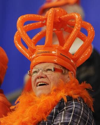 Dutch fans attend the men s 10,000 m, speed skating held at the Richmond Olympic Oval, Richmond, B.C. February 23, during the 2010 Olympics. - ZUMAw51 o0 Zuschauer, Krone,