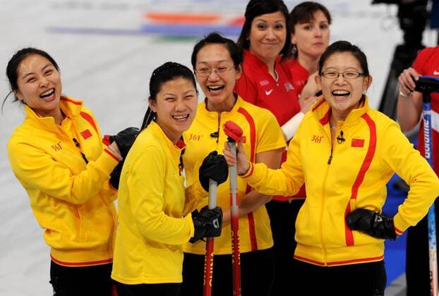 China s Yue Qingshuang, Liu Yin, Zhou Yan and Wang Bingyu (from L to R, Front) react in the women s curling round robin match against the United States at the 2010 Winter Olympic Games in Vancouver, Feb. 23, 2010. -  o0 Jubel, Freude